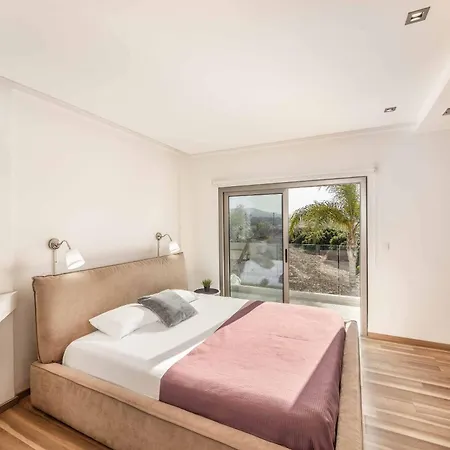 Jan Mari Elen Villa *