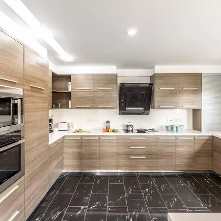 Jan Mari Elen Villa *