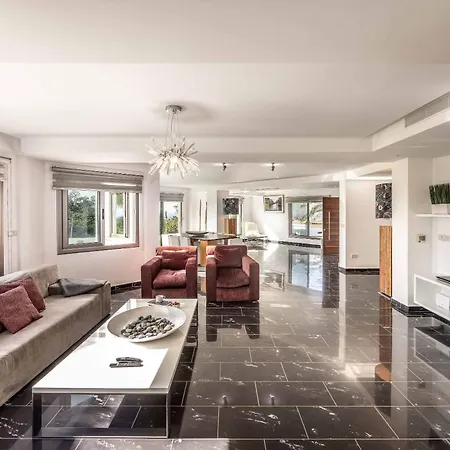 Jan Mari Elen Villa Argaka