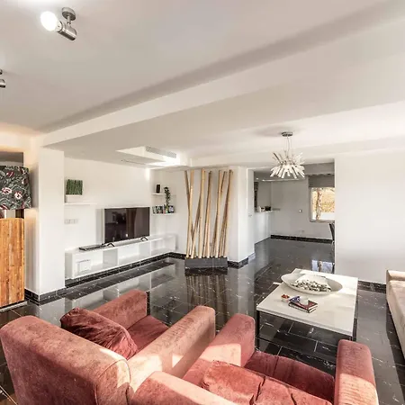 Jan Mari Elen * Argaka