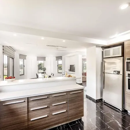 Jan Mari Elen Villa Argaka