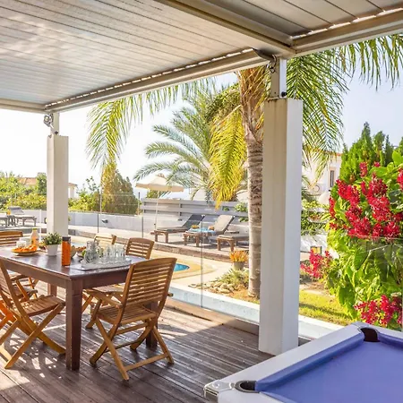 Jan Mari Elen Villa *