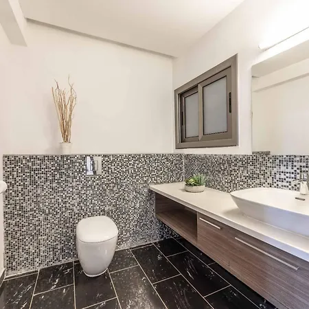 Jan Mari Elen Villa Argaka