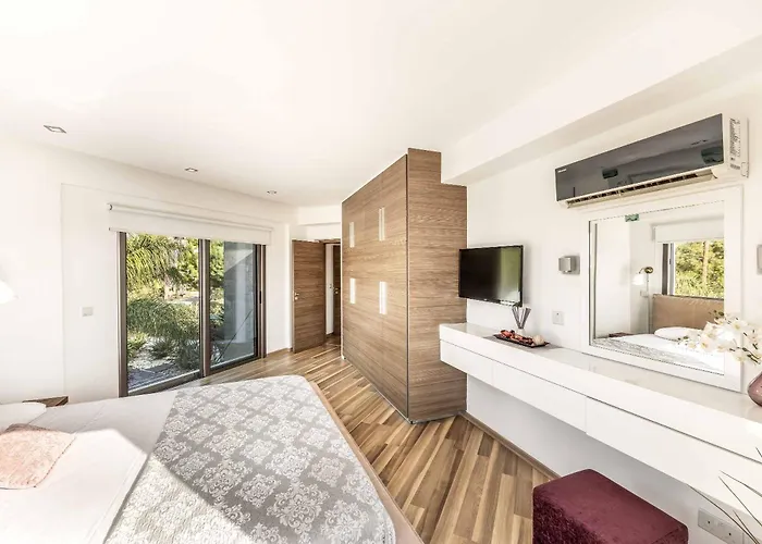 Jan Mari Elen Villa *