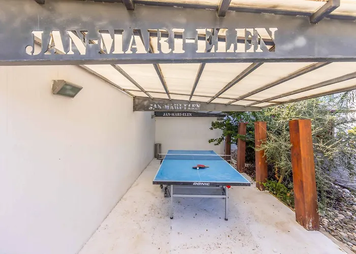 Jan Mari Elen Villa *